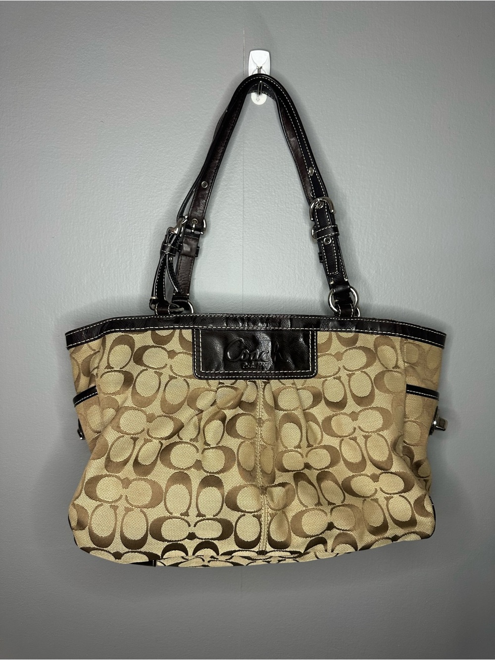 Coach Gallery Pleated Tote Tan/Black pocketbook NO: A1032-F14231